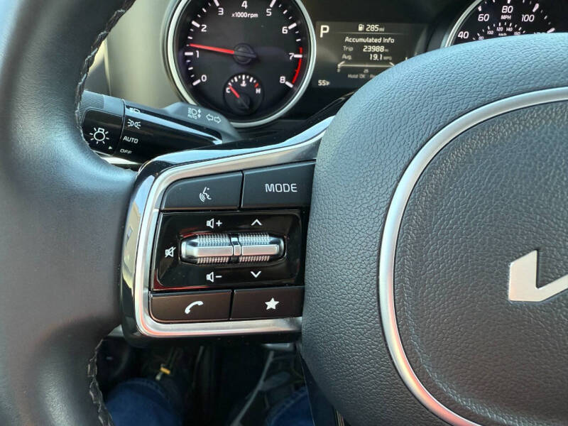 2024 Kia Carnival LX