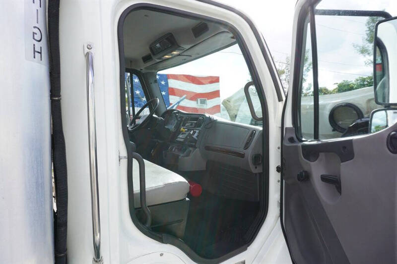 2018 Freightliner M2 106