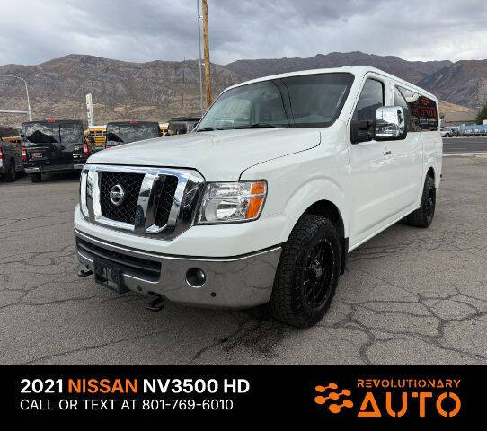 2021 Nissan NV Passenger SL's photo