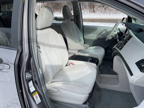 2011 Toyota Sienna LE 7-Passenger