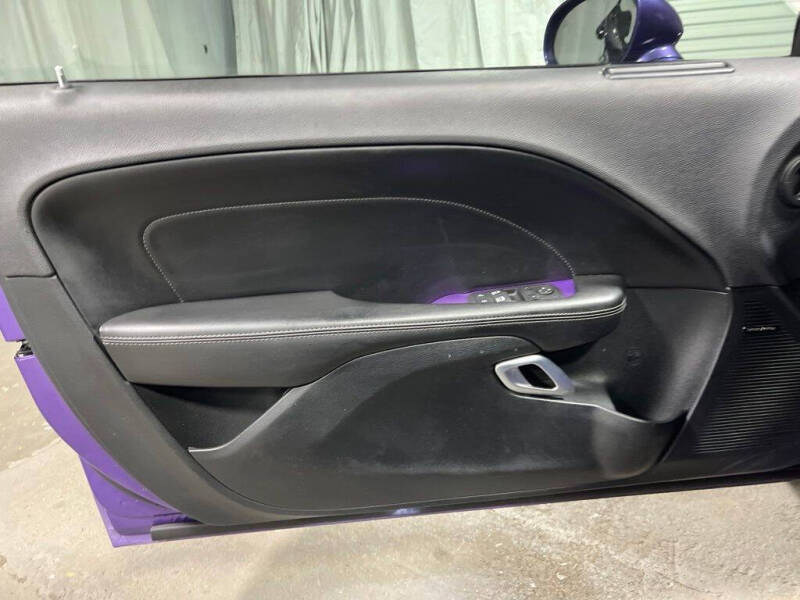 2016 Dodge Challenger 392 HEMI Scat Pack Shaker