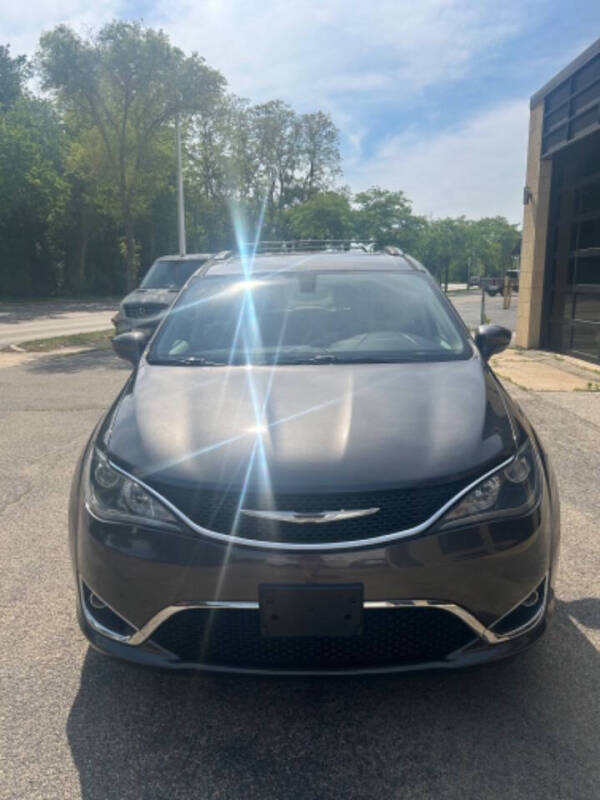 2017 Chrysler Pacifica Touring-L Plus
