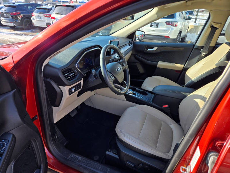 2020 Ford Escape Hybrid Titanium