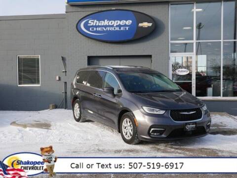 2021 Chrysler Pacifica for sale at SHAKOPEE CHEVROLET in Shakopee MN