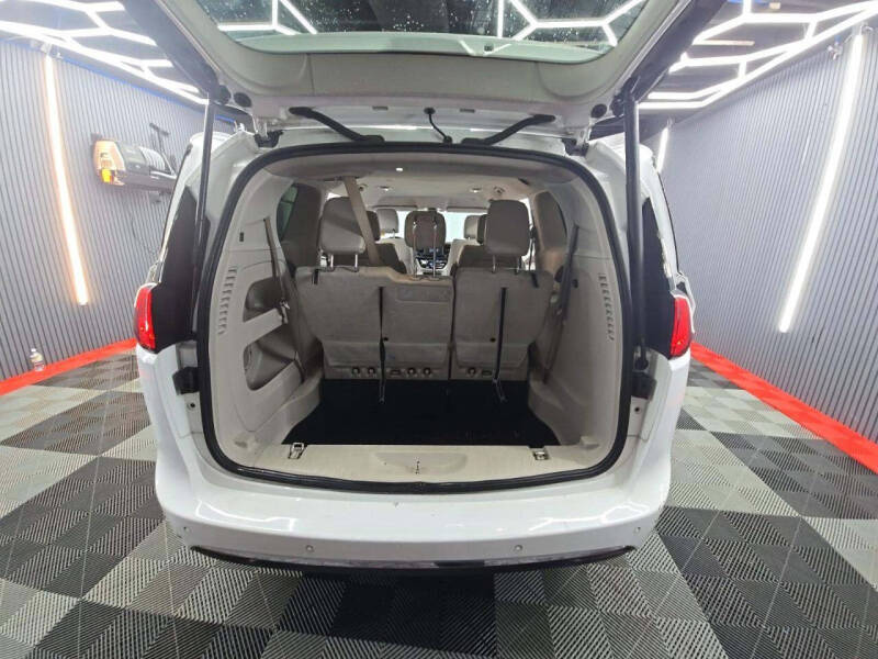 2017 Chrysler Pacifica Touring-L