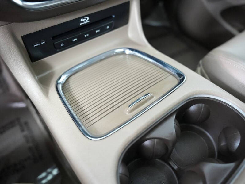 2014 Chrysler Town and Country Touring-L