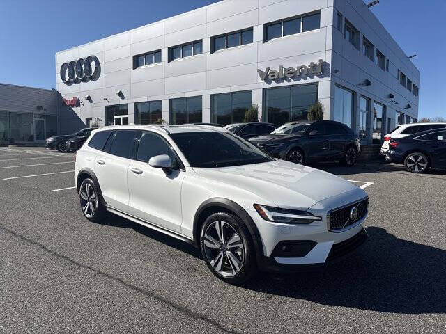 2025 Volvo V60 Cross Country B5 Plus