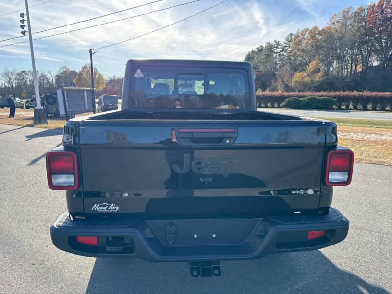 2026 Jeep Gladiator Sport