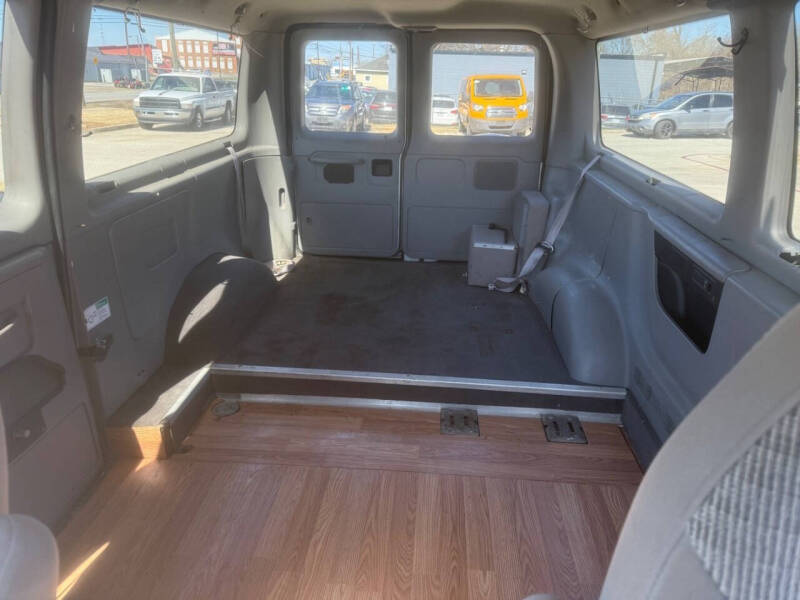 2001 Ford E-Series E-150 XL