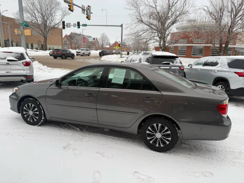 2005 Toyota Camry LE's photo