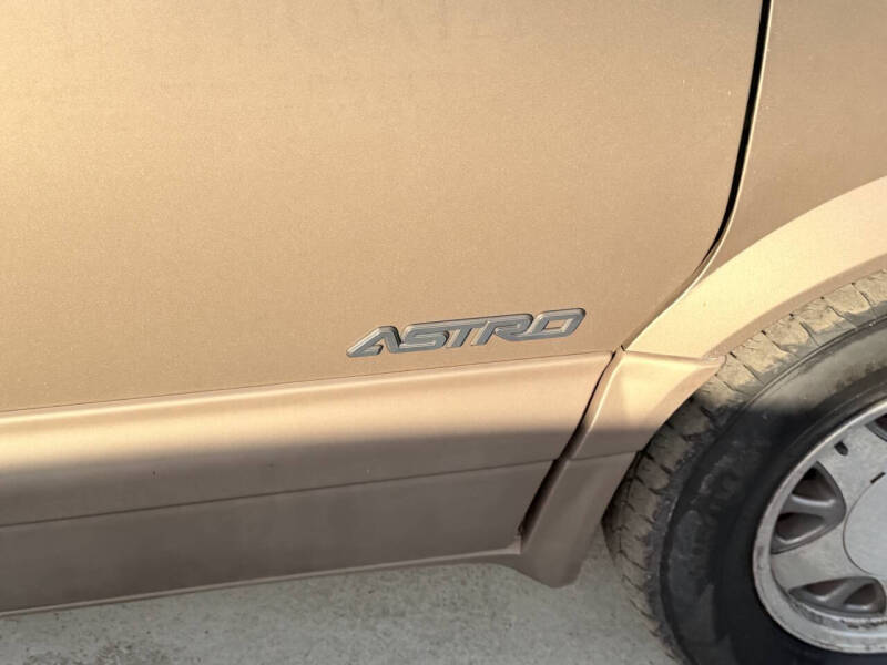 2001 Chevrolet Astro LS