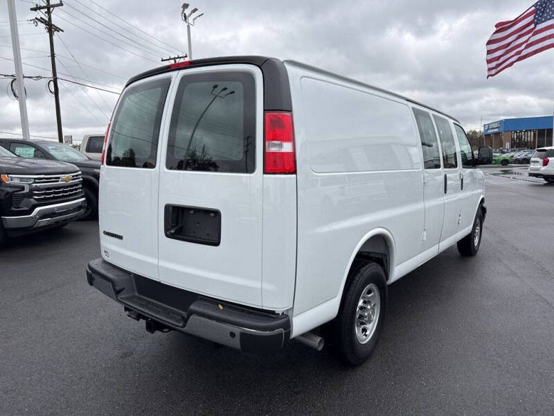 2025 Chevrolet Express 3500