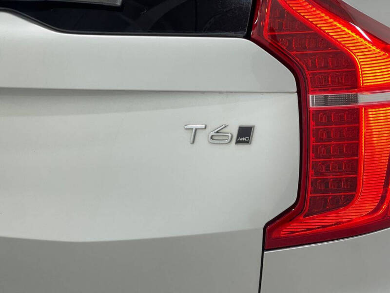 2018 Volvo XC90 T6 Momentum