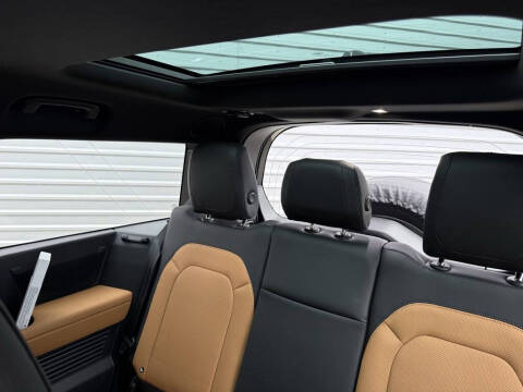 2024 Land Rover Defender 130 P400 X-Dynamic SE