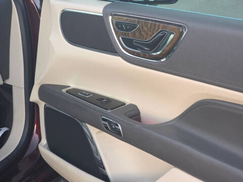 2019 Lincoln Continental Select