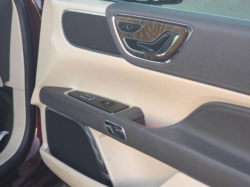 2019 Lincoln Continental Select