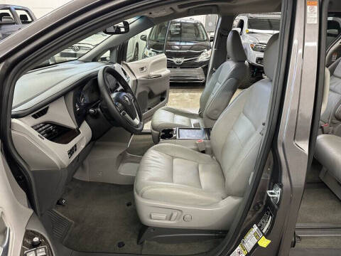 2017 Toyota Sienna XLE 7-Passenger