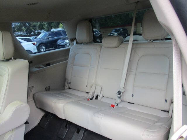 2019 Lincoln Navigator Select