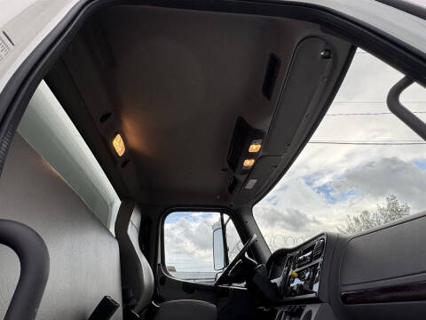 2019 Freightliner M2 106