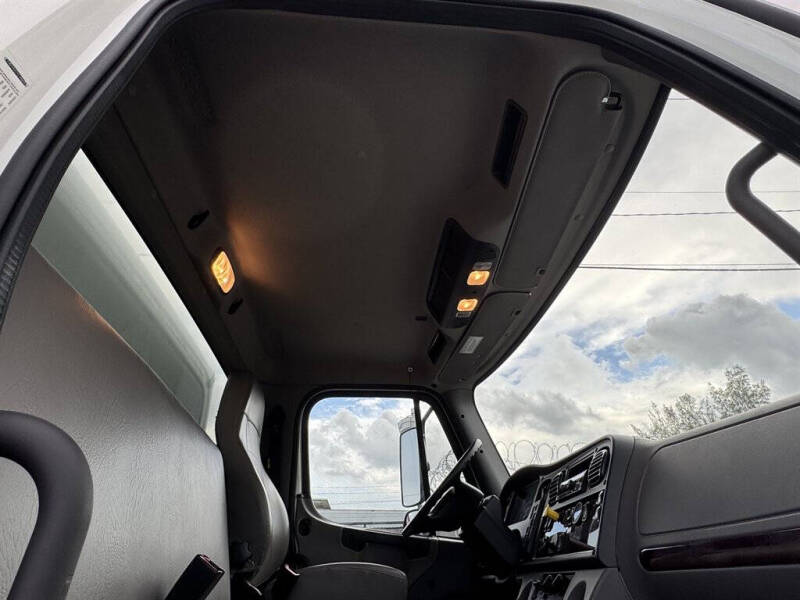 2019 Freightliner M2 106