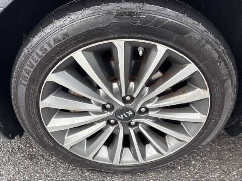 2017 Kia Cadenza Premium