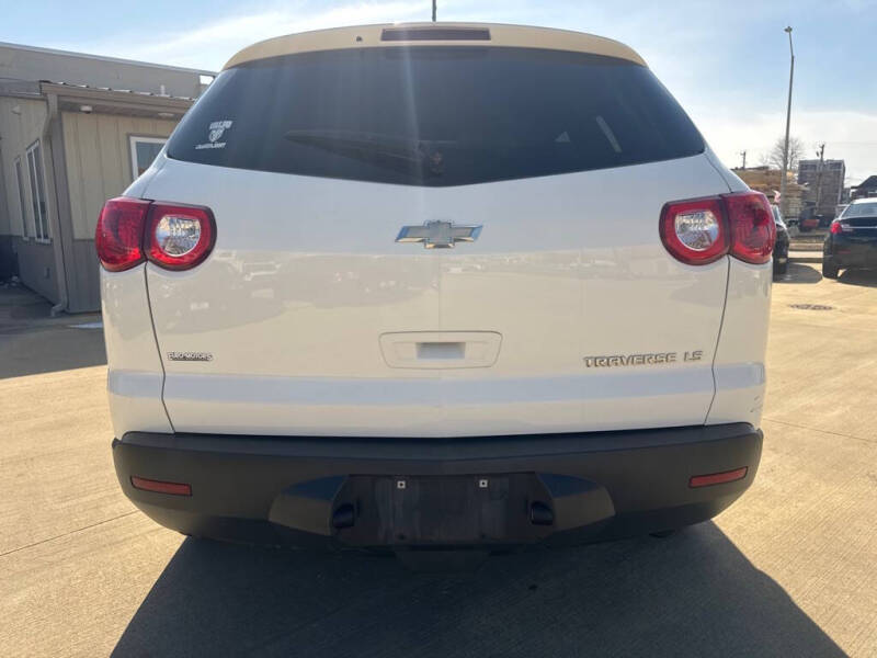 2011 Chevrolet Traverse LS