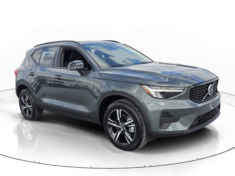 2026 Volvo XC40 B5 Core