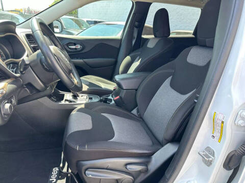 2015 Jeep Cherokee Sport