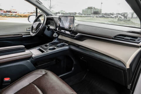 2022 Toyota Sienna Platinum 7-Passenger