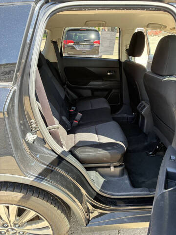 2019 Mitsubishi Outlander ES
