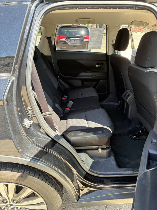 2019 Mitsubishi Outlander ES