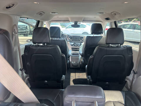 2017 Chrysler Pacifica Touring-L