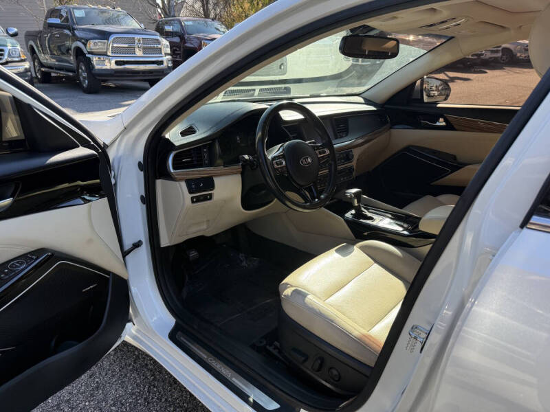 2017 Kia Cadenza Premium