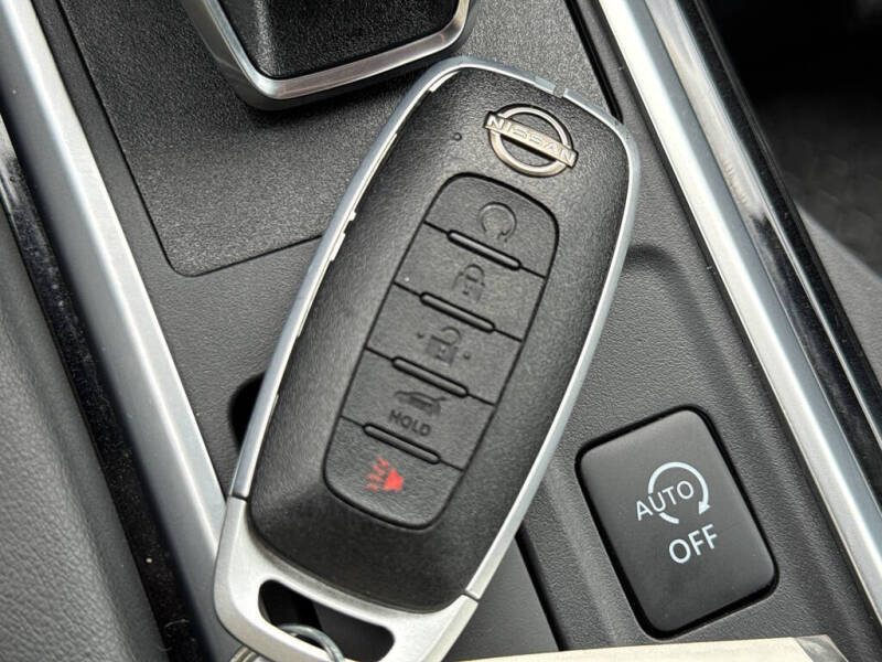 2025 Nissan Pathfinder SV