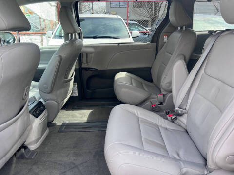 2019 Toyota Sienna XLE 8-Passenger
