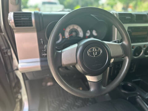 2008 Toyota FJ Cruiser for sale at TOP YIN MOTORS in Mount Prospect IL