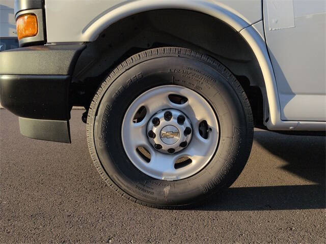 2025 Chevrolet Express 2500