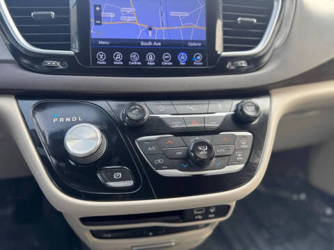 2017 Chrysler Pacifica Touring-L Plus