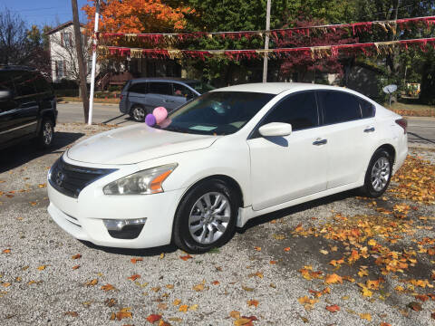 2014 Nissan Altima for sale at Antique Motors in Plymouth IN
