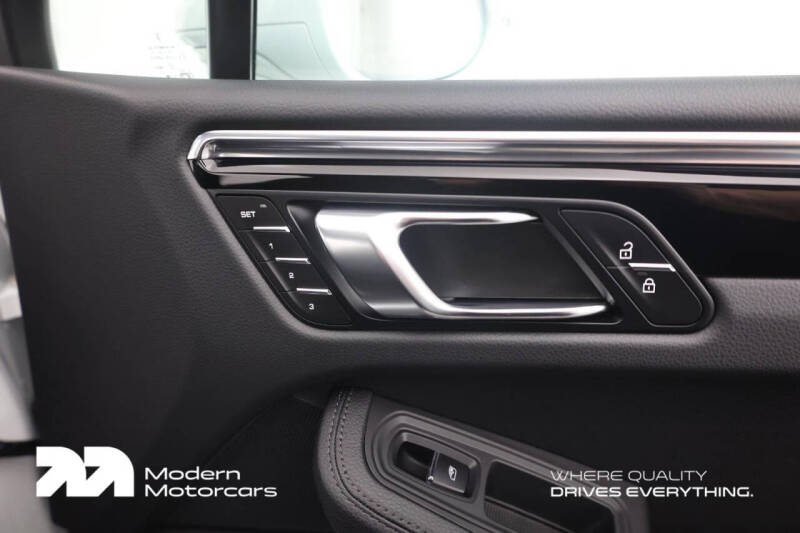 2025 Porsche Macan