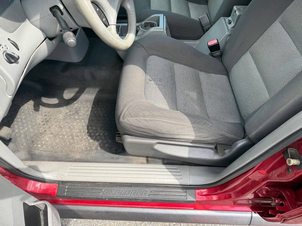 2003 Ford Explorer Sport Trac 22