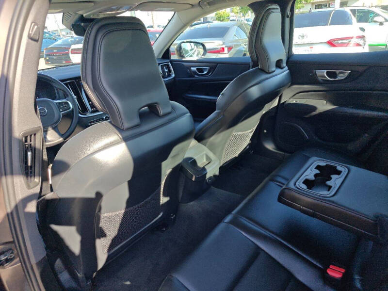 2024 Volvo S60 B5 Core Dark Theme