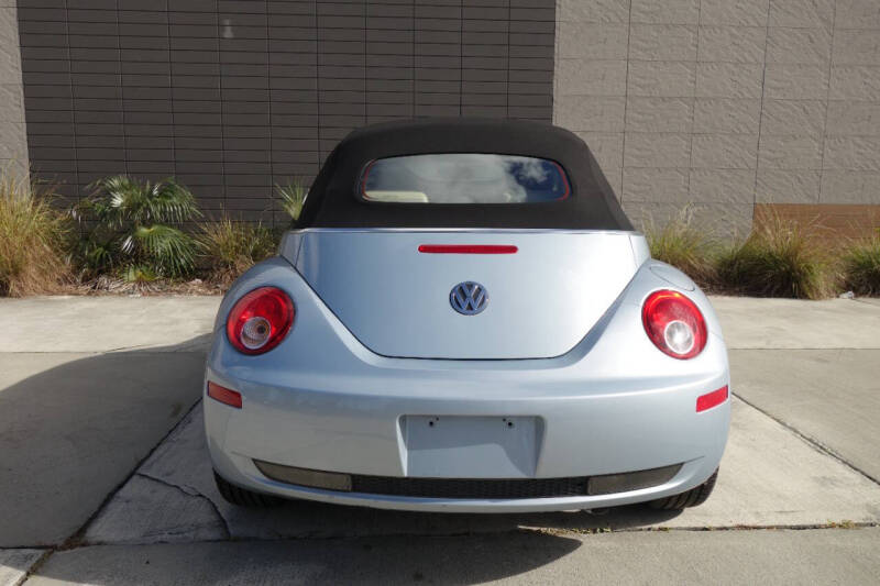 2010 Volkswagen New Beetle Convertible