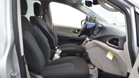 2024 Chrysler Voyager LX