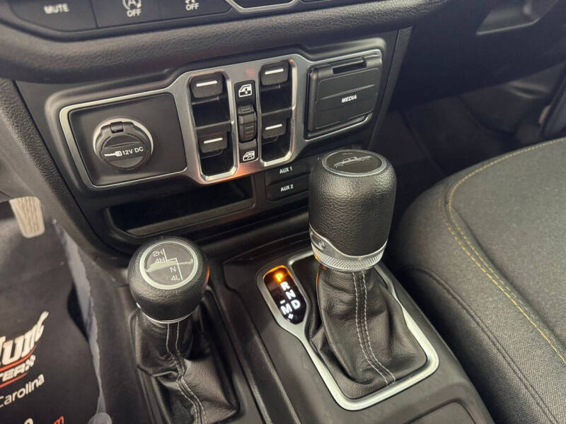 2024 Jeep Gladiator NightHawk