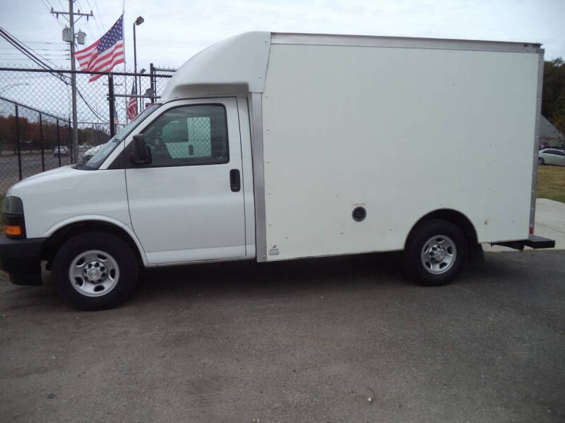 2018 Chevrolet Express Cutaway Base