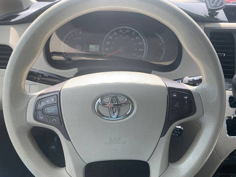 2011 Toyota Sienna LE 7-Passenger