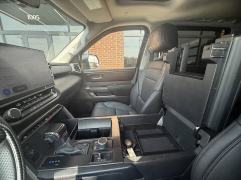 2023 Toyota Sequoia SR5