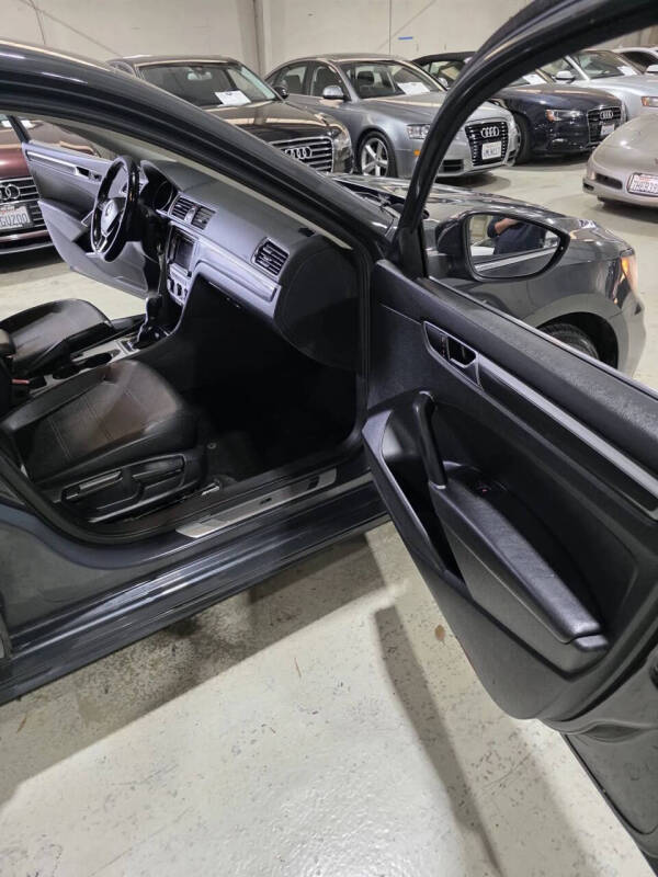 2017 Volkswagen Passat 1.8T R-Line