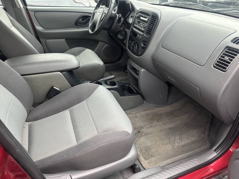 2003 Ford Escape XLS Popular